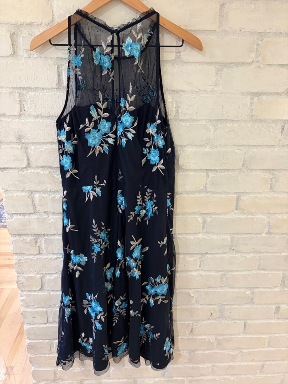 Vince Camuto Navy Floral Embroidered Midi Dress
(B2) - Picture 3 of 4